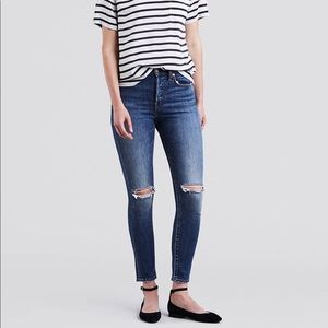 *Levi’s Wedgie Skinny Fit Jeans- SOLD OUT ONLINE*